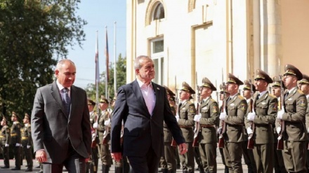 PM Armenia Resmi Sambut Presiden Iran