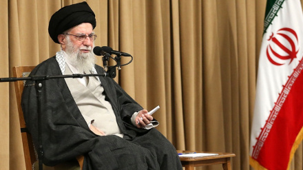 इमाम ख़ामेनेई: ज़ायोनी शासन दुनिया का सबसे अलग-थलग और सबसे नफ़रत किए जाने वाला शासन है