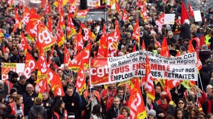 La France toujours en crise politique