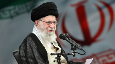 Gedanken von Imam Khamenei: „Traue dem Feind nicht”