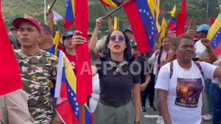 Maduro Destekçileri, ABD Tehditlerine Karşı Caracas’ta Gövde Gösterisi Yaptı  