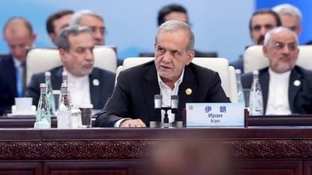 イラン大統領「核問題の外交解決に用意」
