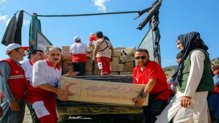 کمک‌های ایران به دست زلزله‌زدگان در ولایت کنر رسید
