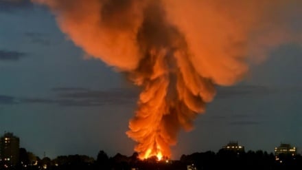 Enorme esplosione in una zona industriale nel sud dell'Inghilterra