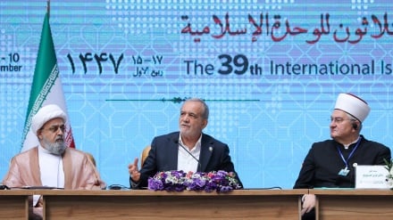د ایران ولسمشر: مسلمانان باید خپل یووالی او همغږي پیاوړې کړي / لوېدیځ له انسانیت سره ډېر واټن لري