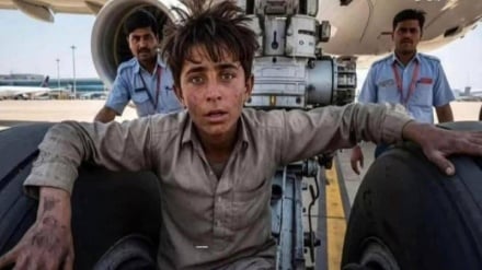 د الوتکې په شاتني څرخ کې د پټ شوي افغان تنکي زلمي خطرناک سفر
