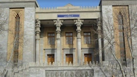 اصرار ایران بر حق مشروع خود برای بهره‌مندی از انرژی هسته‌ای صلح‌آمیز 