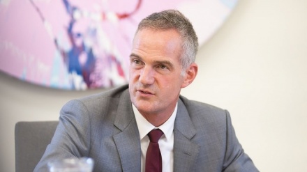 Ministri britanik fajëson krizën ekonomike për trazirat në vend