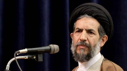 خطیب نماز جمعه تهران: آمریکا و اسرائیل در جنگ ۱۲ روزه در برابر ملت ایران تسلیم شدند