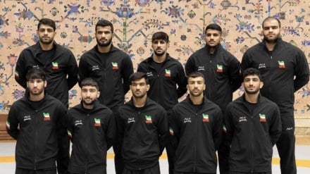 Messaggio del Leader della Rivoluzione Islamica ai campioni della nazionale di lotta greco-romana per aver conquistato saldamente il titolo mondiale