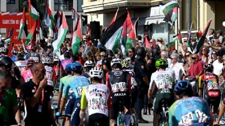 זעמם של המפגינים גובר בוואלטה אה ספרד: דגלים וקריאות תמיכה בעזה