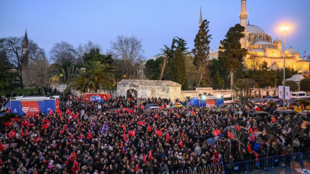 İstanbul'da Hükümet Karşıtı Geniş Katılımlı Gösteri ve Türkiye'de Sosyal Medya Erişiminin Kesilmesi
