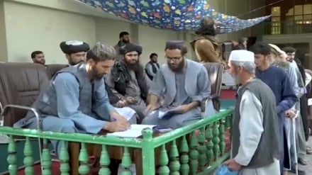 توزیع دو میلیون افغانی برای خانواده‌های بازگشته به افغانستان در تخار