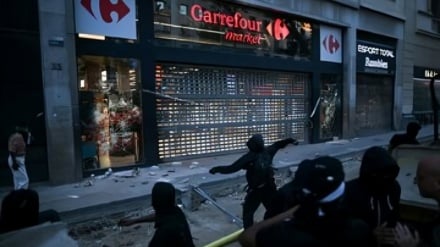 Manifestantes españoles atacan marcas prosionistas en Barcelona 