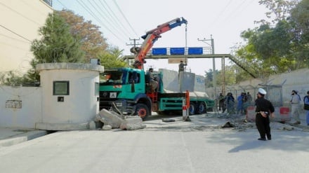 آغاز روند برداشتن موانع جادههای شهر مزارشریف