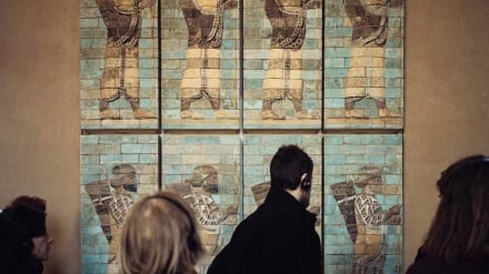 What Louvre dealers steal from Iran?