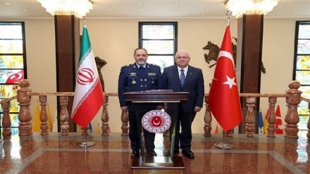 Ministri iranian i Mbrojtjes në Ankara: Forcimi i lidhjeve të mbrojtjes me fqinjët është përparësi