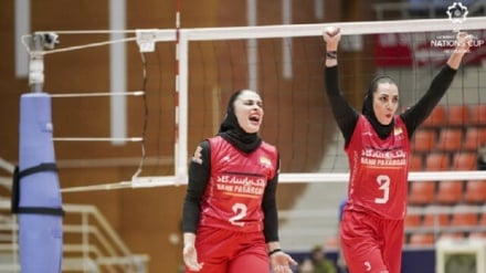 La selección iraní femenina de voleibol hace historia al ganar en Kava