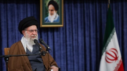 Imam Khamenei i drejtohet qeverisë amerikane: Në vend që të ndërhyni në punët e vendeve të tjera, qetësoni protesta e miliona qytetarëve tuaj + Foto