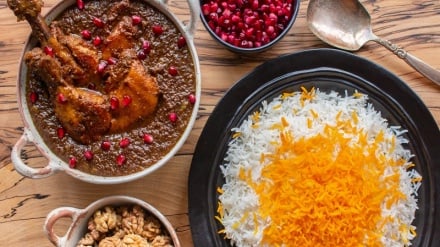 فسنجان؛ شاهکار آشپزی ایرانی با گردو و رب انار