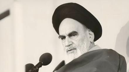 Thoughts of Imam Khomeini | Our foreign relations are based on preserving freedom, independence, interests of Islam and Muslims