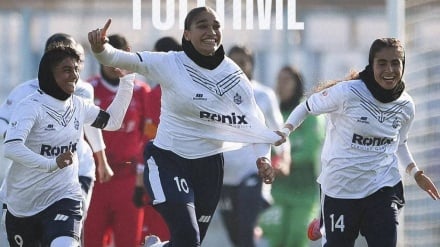 De Tolışi astovə qol jəey, Mələvani xanımon futbol kamanda səbarz be