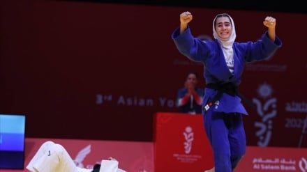 伊朗女子柔道选手在亚洲青年运动会上创造历史，夺得金牌