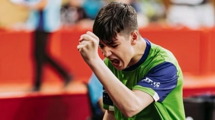 Un jeune pongiste iranien bat un champion olympique / Les Iraniennes dominent le Kazakhstan au tennis