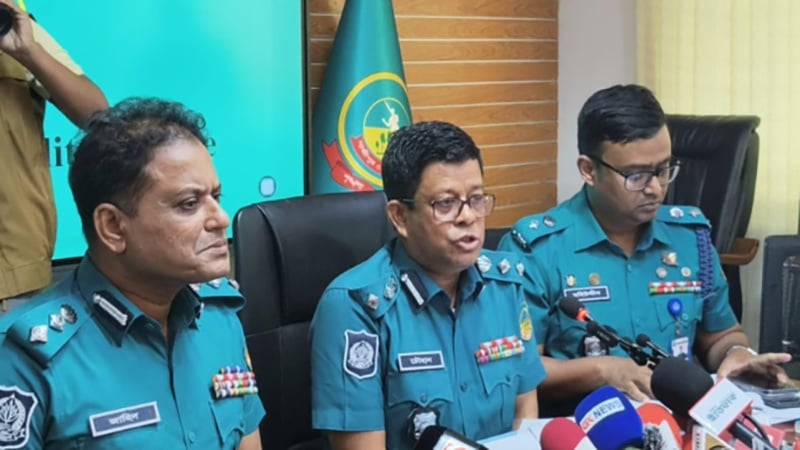 মুফতি মোহেববুল্লাহ মিয়াজী অপহরনের বিষয়ে প্রেস ব্রিফিং করে গাজীপুর মেট্রোপলিটন পুলিশ