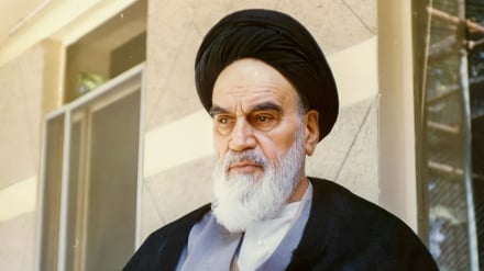 د امام خمیني څرګندونې | د اسلام له نظره  ښځې د ټولنې په جوړولو کې حساس رول لري