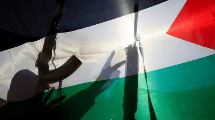 نتایج یک نظر سنجی: اکثر فلسطینیان با خلع سلاح مقاومت بشدت مخالف هستند