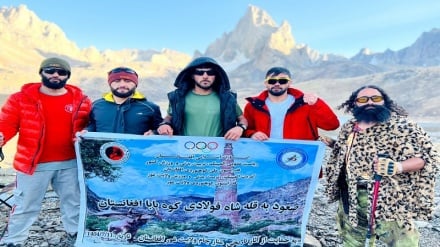 صعود موفق تیم کوهنوردی ولایت غور به قله شاه فولادی