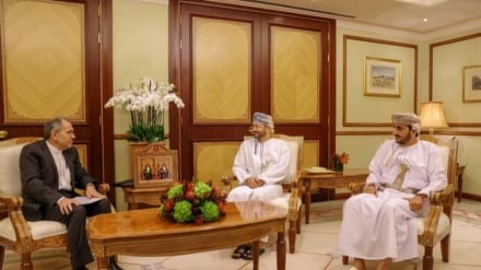 د ايران لوړپوړي ډيپلومات او د عمان د بهرنيو چارو وزير ترمنځ د دوه اړخيزو او سيمهييزو مسايلو په اړه خبرې اترې