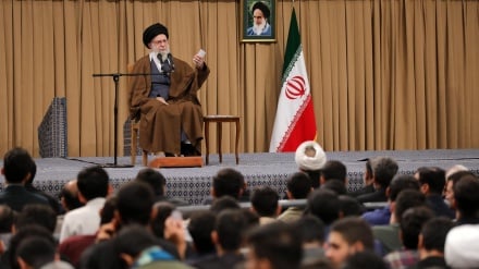 له زرګونه زده کوونکو او محصلینو سره د حضرت آیت ا... خامنه يي لیدنه