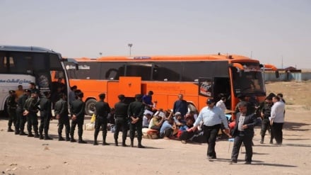 ایران ۲۹۴ زندانی افغانستانی را به کشورشان تحویل داد