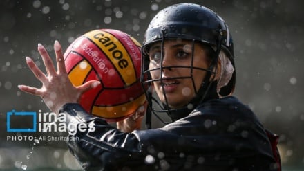 Лигаи Каноэ-Полои бонувони Эрон+ тасвир