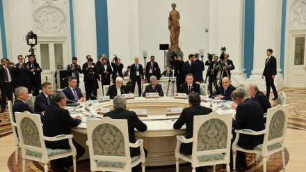 دیدار نخست‌وزیران کشورهای عضو سازمان همکاری شانگهای با پوتین