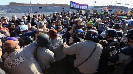 درگیری معترضان ضدسیاست‌های مهاجرتی با پلیس آمریکا در شیکاگو