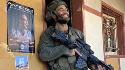 קרן הינד רג'אב רודפת אחר חייל ישראלי בצ'כיה