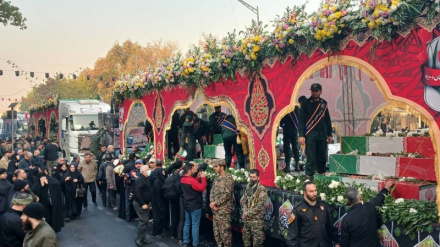 Tahran’da Kutsal Savunmanın 100 Meçhul Şehidin Cenaze Töreni Düzenlendi