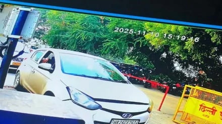 কাশ্মীরে আটক আরও ১ চিকিৎসক, গাড়ি ঘিরে রহস্য ঘনীভূত