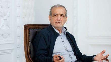 Pezeşkian: Şagird tədqiqatlarının dəstəklənməsini vacib hesab edirik