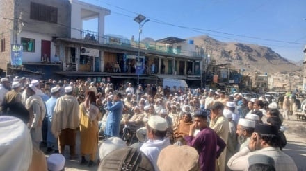 تظاهرات بازرگانان پاکستانی در خیبرپختونخوا در اعتراض به انسداد گذرگاه تورخم