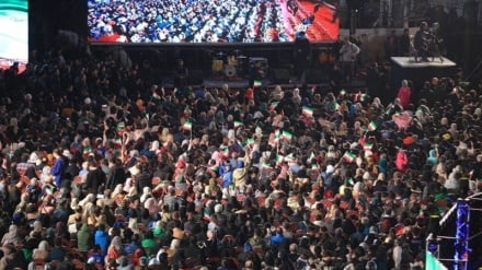 אנו נלחמים בזמן מלחמה ושרים בזמן חגיגה