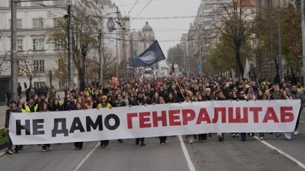 Belqradda “Trampın kürəkəni” layihəsinə qarşı yüzlərlə etirazçı aksiya keçirib