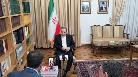    د ایران اسلامی جمهوریت د خبرو اترو او عادلانه  موافقې پلوی دی    