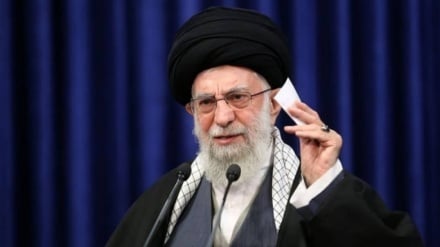 İmam Hamenei’nin Beyanları | İran milleti, Amerika’nın zorbalıklarına asla boyun eğmez