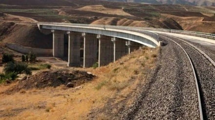 İron, de əktivə surəti Rəşt-Ostoro relsi xətton soxtey inkişofi royədəy