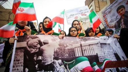 د لړم د میاشتې ۱۳ نیټه په ایران کښې د امریکا له لاسوهونکو سیاستونو سره د مقابلې لپاره د ملي پیوستون ورایښت