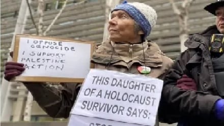 פעילים בריטים מאתגרים את המעצר בתמיכה ב